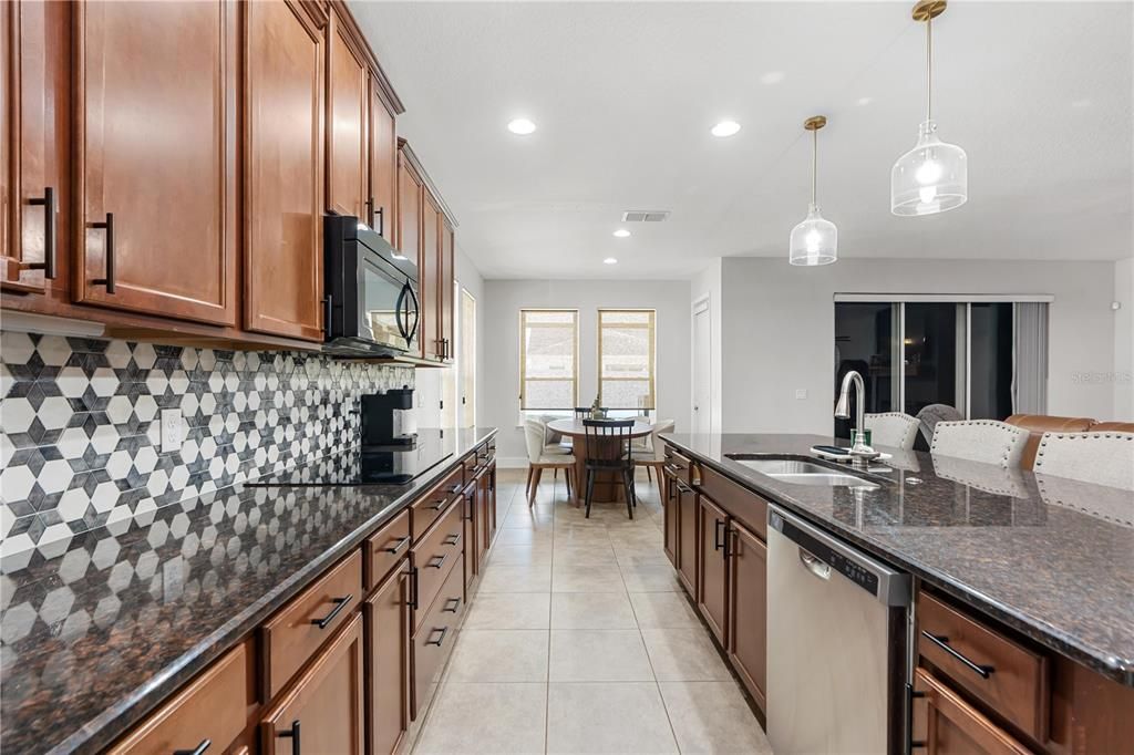 En Venta: $595,000 (5 camas, 3 baños, 3040 Pies cuadrados)