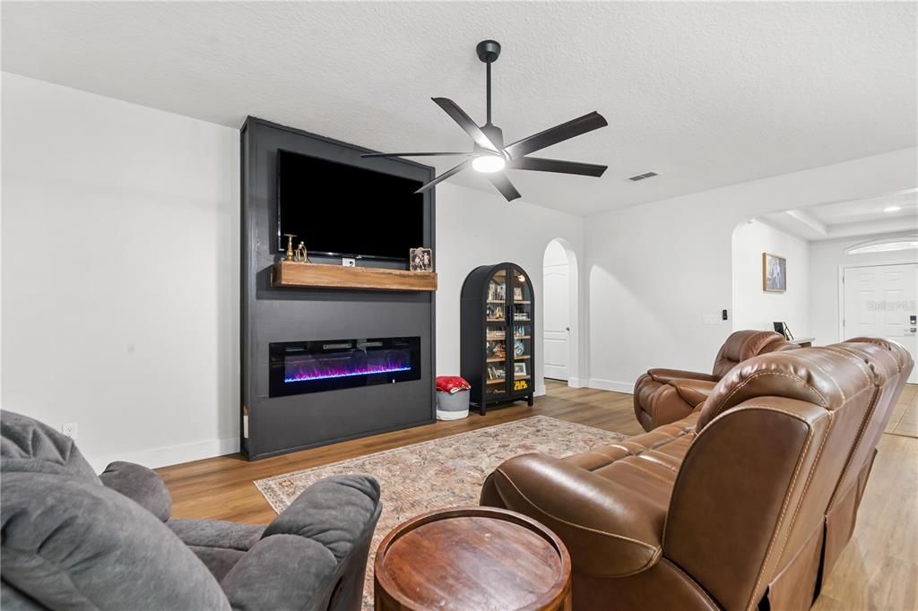 En Venta: $595,000 (5 camas, 3 baños, 3040 Pies cuadrados)