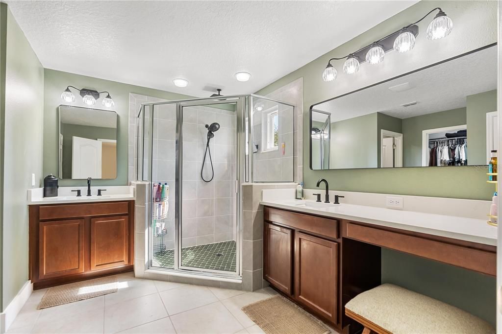 En Venta: $595,000 (5 camas, 3 baños, 3040 Pies cuadrados)