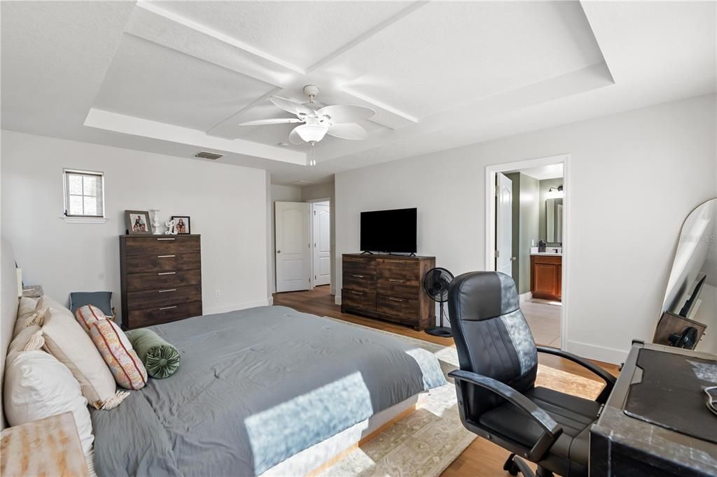 En Venta: $595,000 (5 camas, 3 baños, 3040 Pies cuadrados)