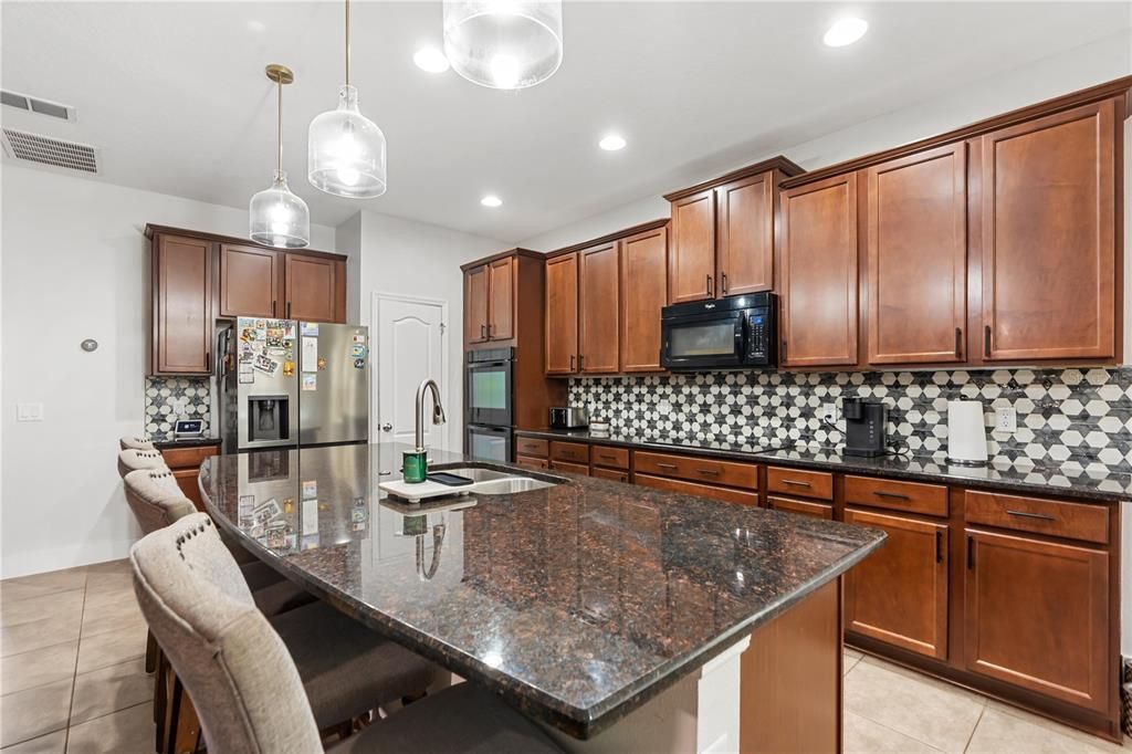 En Venta: $595,000 (5 camas, 3 baños, 3040 Pies cuadrados)