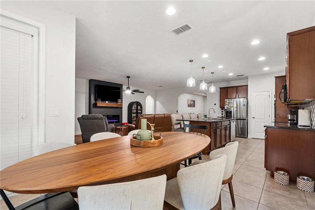 En Venta: $595,000 (5 camas, 3 baños, 3040 Pies cuadrados)