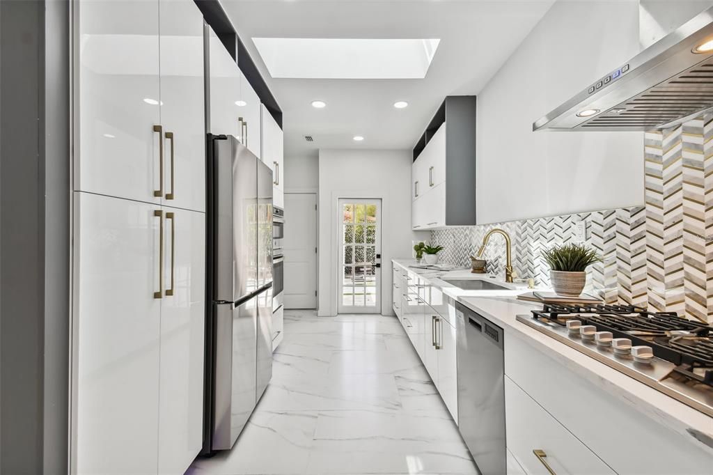 For Rent: $5,500 (3 beds, 3 baths, 1595 Square Feet)