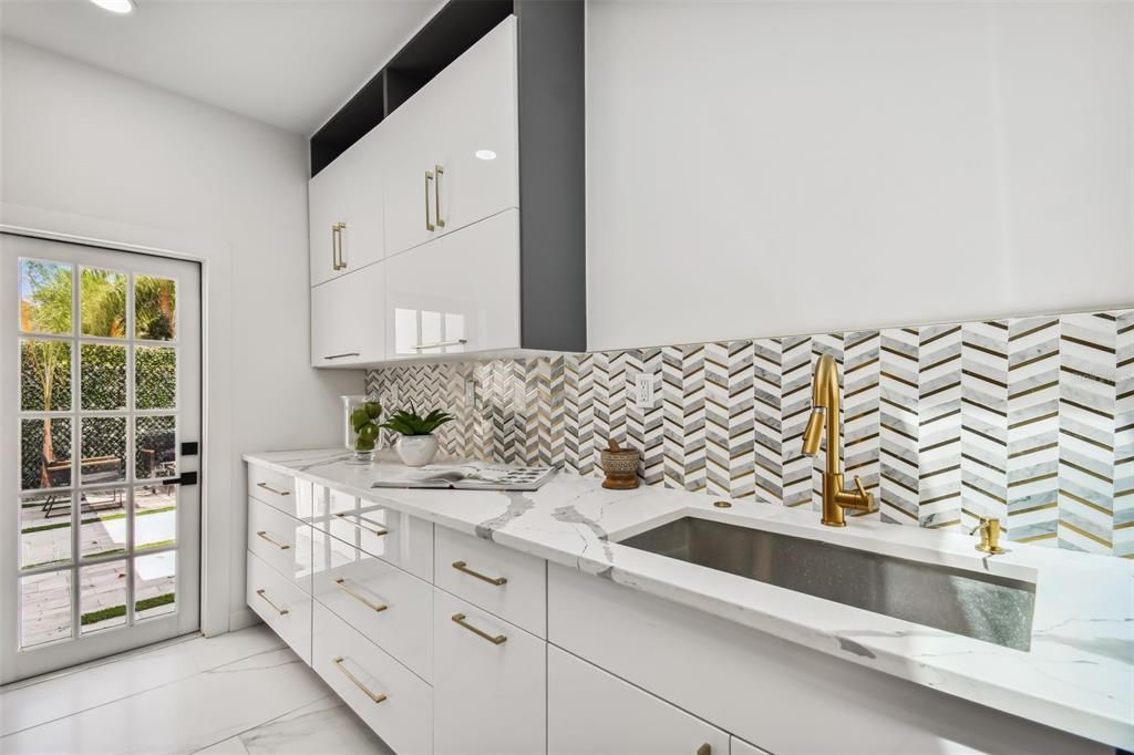 For Rent: $5,500 (3 beds, 3 baths, 1595 Square Feet)