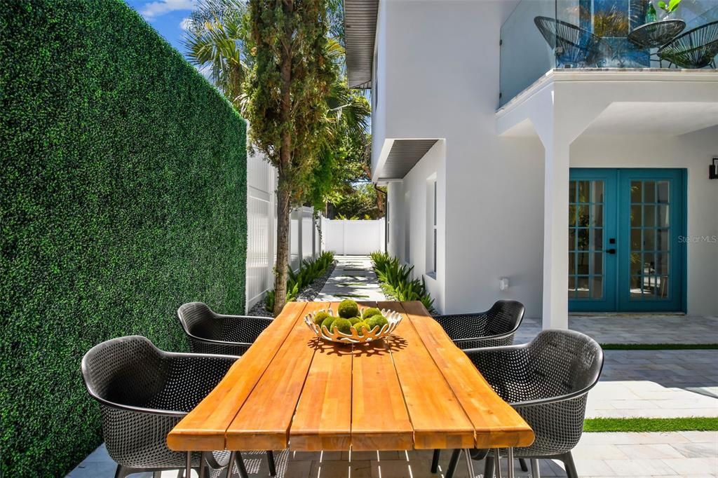 For Rent: $5,500 (3 beds, 3 baths, 1595 Square Feet)