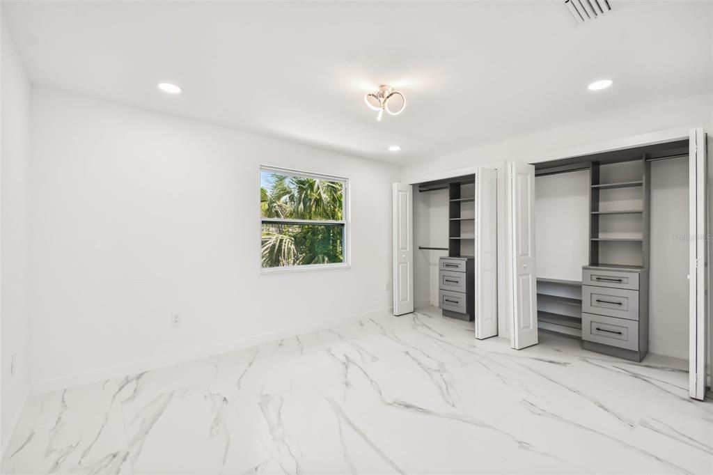 For Rent: $5,500 (3 beds, 3 baths, 1595 Square Feet)