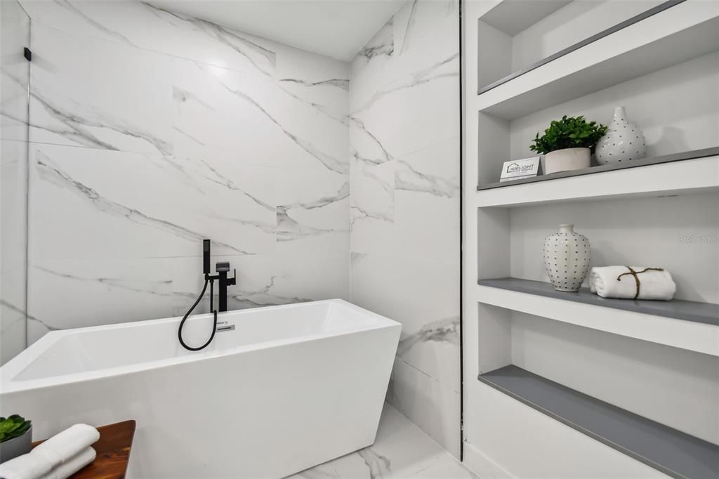 For Rent: $5,500 (3 beds, 3 baths, 1595 Square Feet)