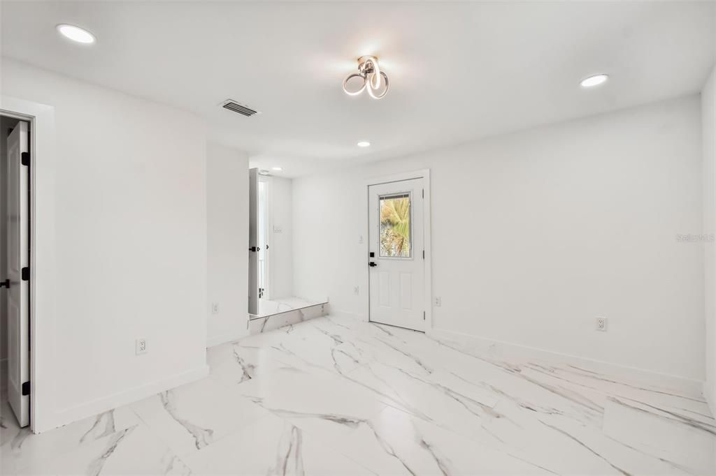 For Rent: $5,500 (3 beds, 3 baths, 1595 Square Feet)