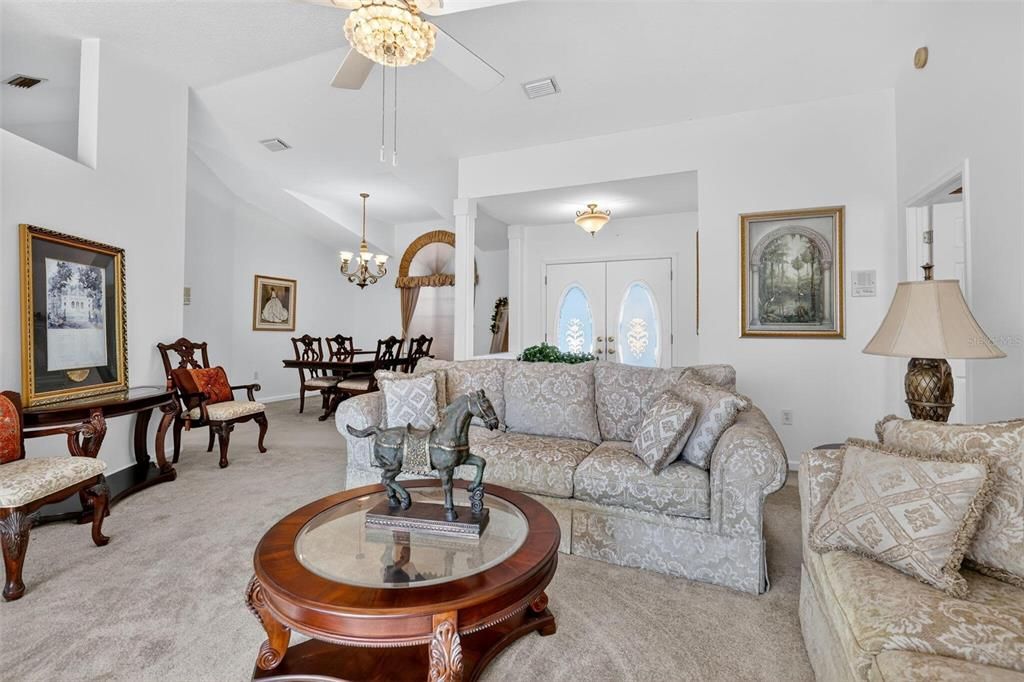 合同活跃: $268,000 (3 贝兹, 2 浴室, 3153 平方英尺)