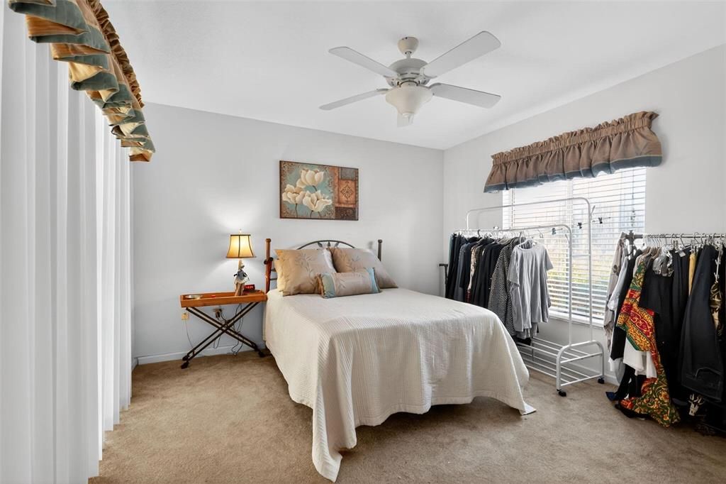 合同活跃: $268,000 (3 贝兹, 2 浴室, 3153 平方英尺)