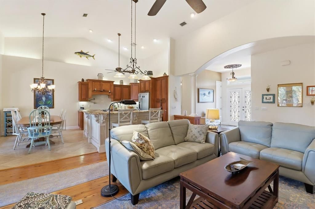 На продажу: $800,000 (3 спален, 2 ванн, 2088 Квадратных фут)