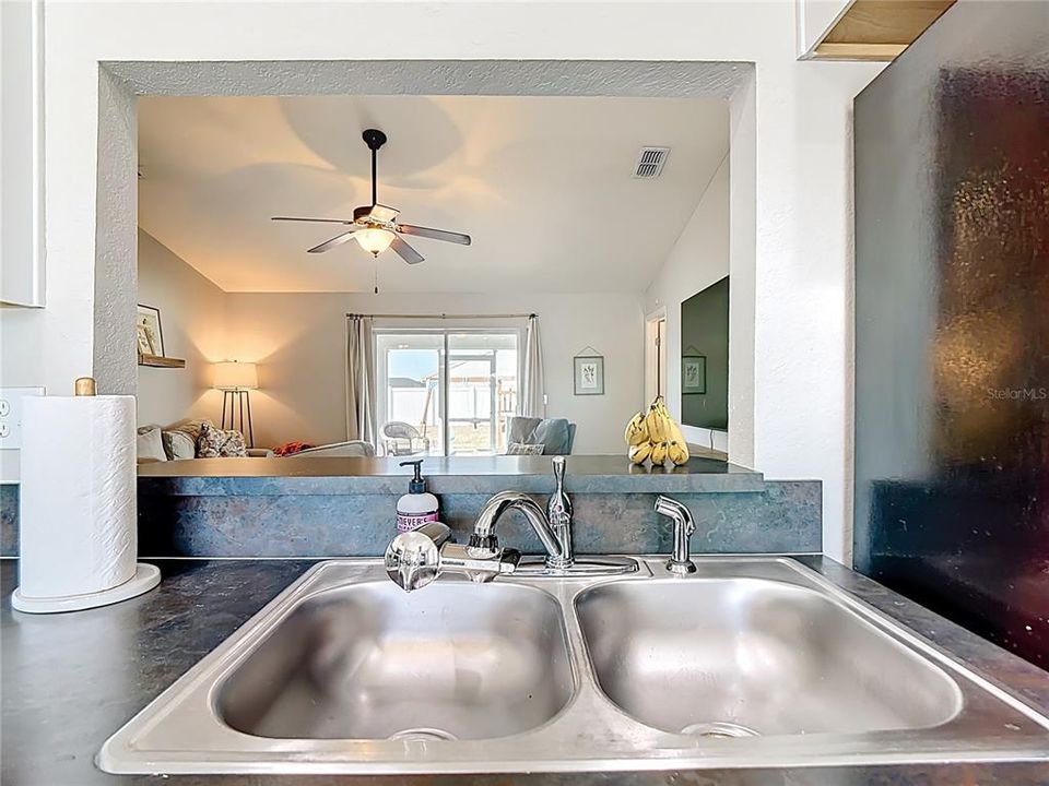 For Sale: $309,900 (3 beds, 2 baths, 1252 Square Feet)