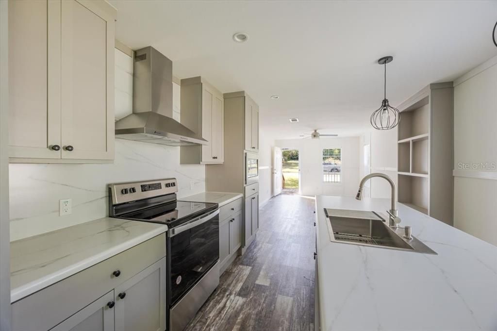 For Rent: $1,850 (3 beds, 2 baths, 1027 Square Feet)