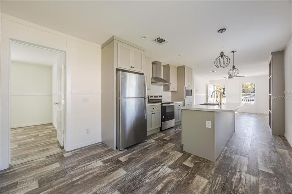 For Rent: $1,850 (3 beds, 2 baths, 1027 Square Feet)