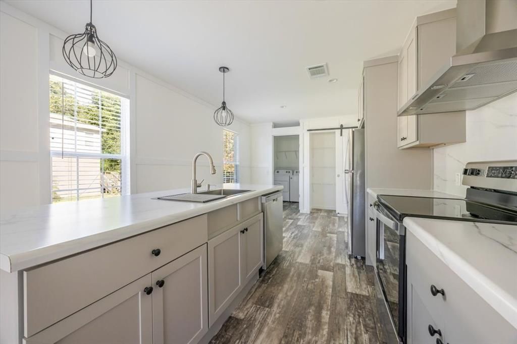 For Rent: $1,850 (3 beds, 2 baths, 1027 Square Feet)