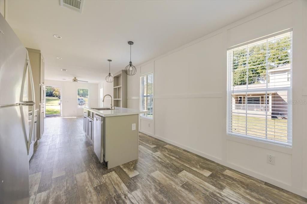 For Rent: $1,850 (3 beds, 2 baths, 1027 Square Feet)