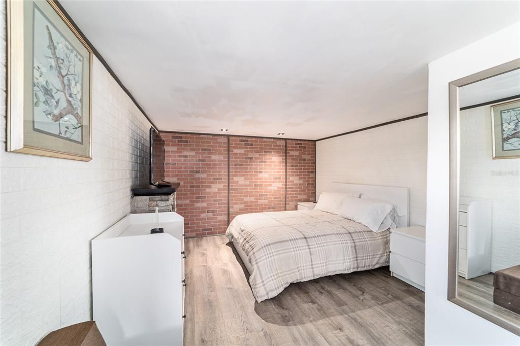 На продажу: $2,500,000 (2 спален, 2 ванн, 1155 Квадратных фут)