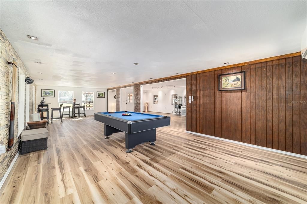 На продажу: $2,500,000 (2 спален, 2 ванн, 1155 Квадратных фут)