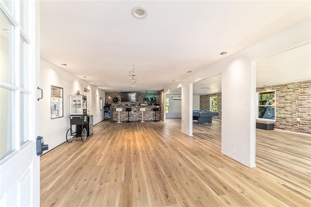 На продажу: $2,500,000 (2 спален, 2 ванн, 1155 Квадратных фут)