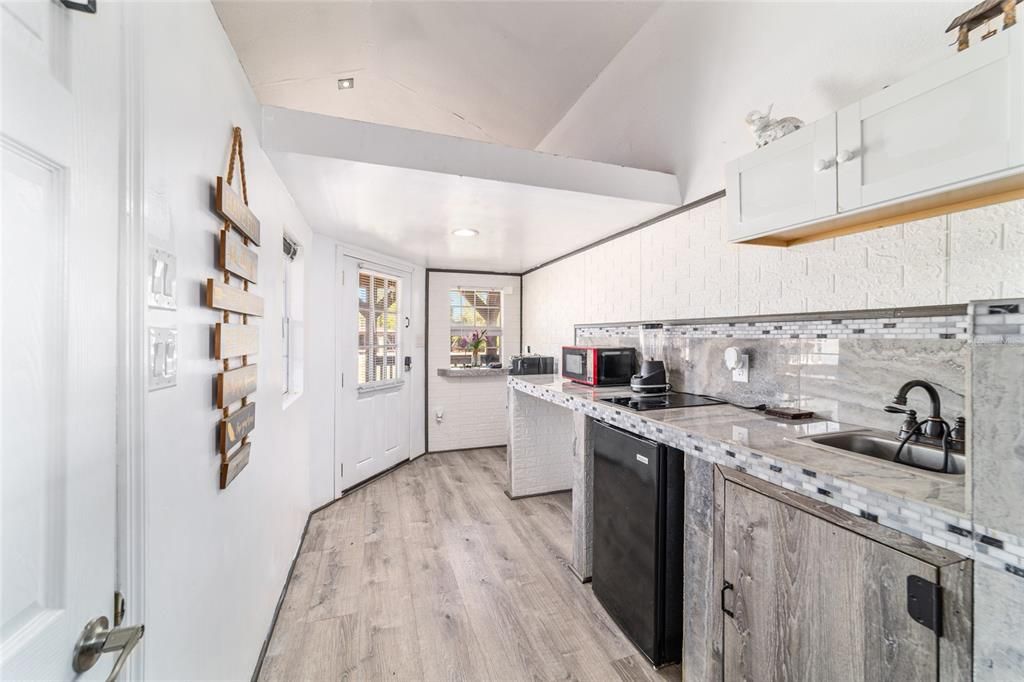 На продажу: $2,500,000 (2 спален, 2 ванн, 1155 Квадратных фут)