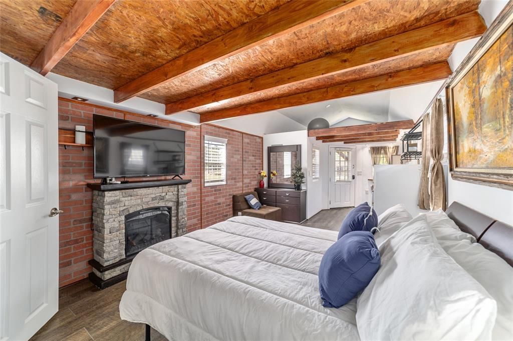 На продажу: $2,500,000 (2 спален, 2 ванн, 1155 Квадратных фут)