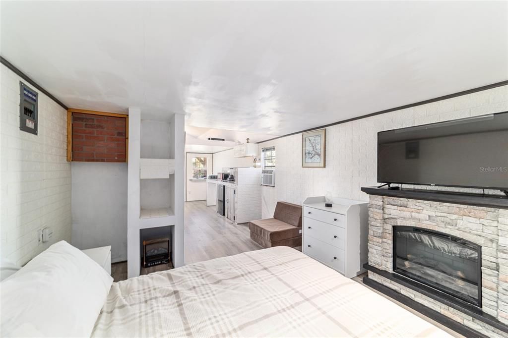 На продажу: $2,500,000 (2 спален, 2 ванн, 1155 Квадратных фут)