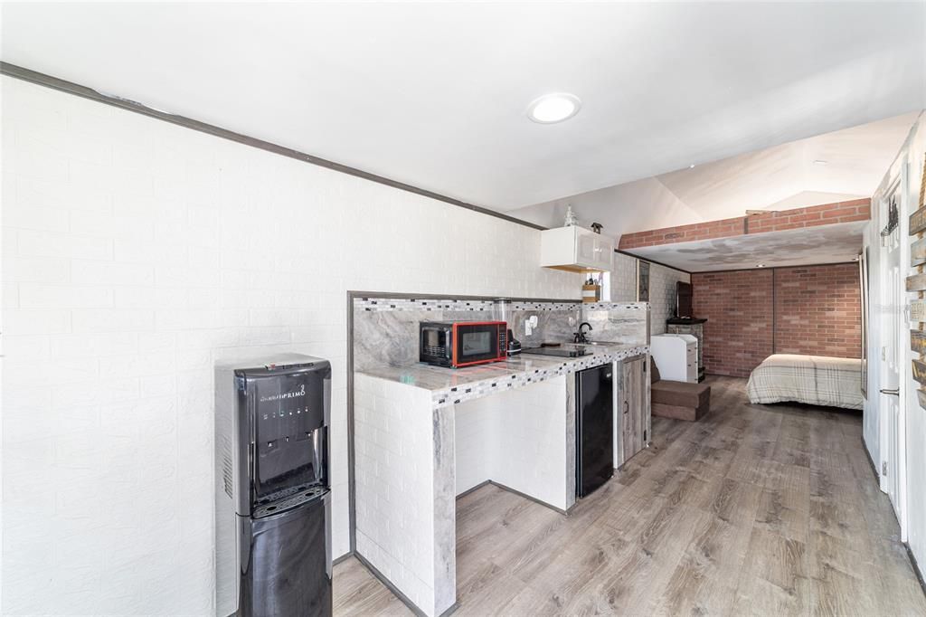 На продажу: $2,500,000 (2 спален, 2 ванн, 1155 Квадратных фут)