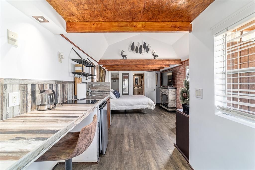 На продажу: $2,500,000 (2 спален, 2 ванн, 1155 Квадратных фут)