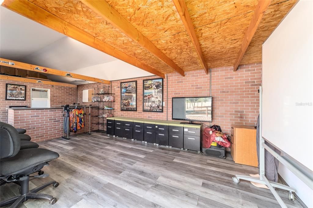 На продажу: $2,500,000 (2 спален, 2 ванн, 1155 Квадратных фут)