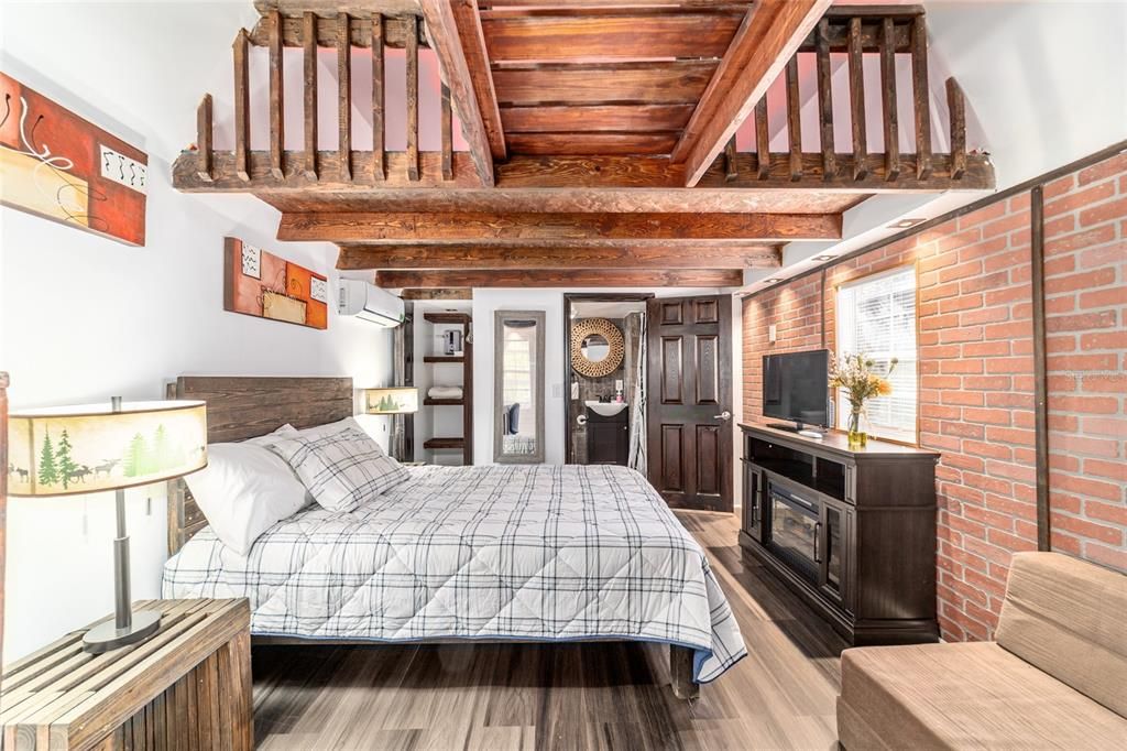 На продажу: $2,500,000 (2 спален, 2 ванн, 1155 Квадратных фут)