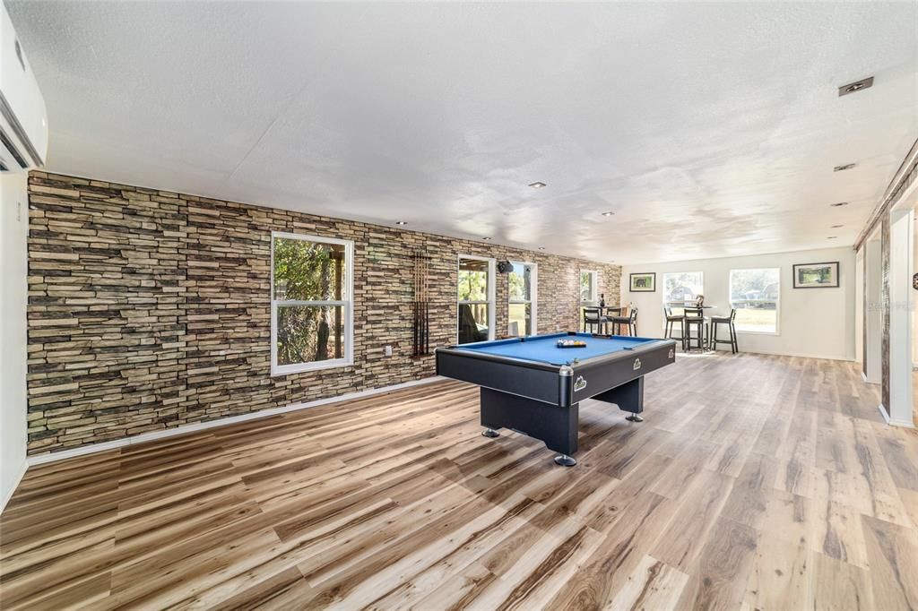 На продажу: $2,500,000 (2 спален, 2 ванн, 1155 Квадратных фут)