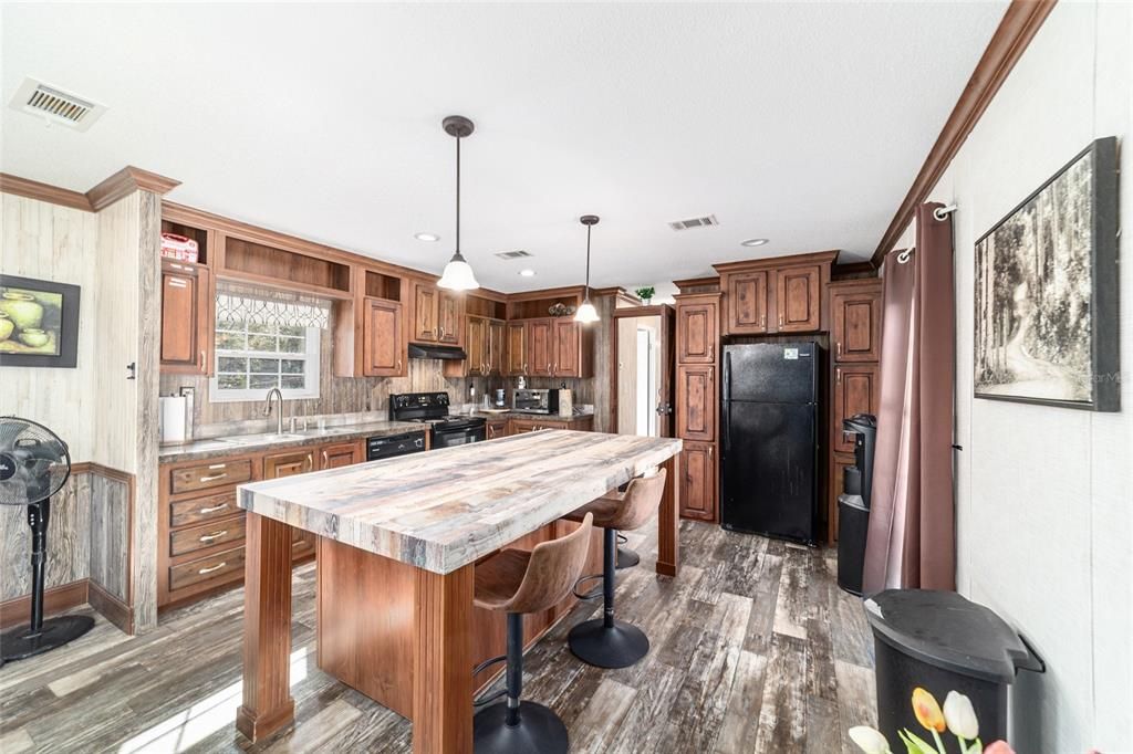 На продажу: $2,500,000 (2 спален, 2 ванн, 1155 Квадратных фут)