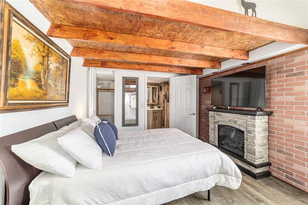 На продажу: $2,500,000 (2 спален, 2 ванн, 1155 Квадратных фут)