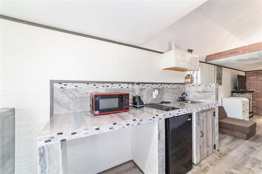 На продажу: $2,500,000 (2 спален, 2 ванн, 1155 Квадратных фут)