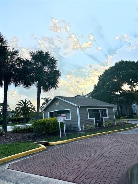 For Sale: $149,000 (1 beds, 1 baths, 560 Square Feet)