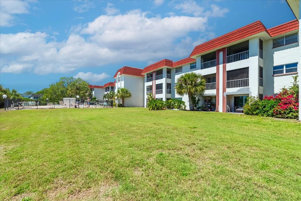 For Sale: $129,000 (2 beds, 1 baths, 905 Square Feet)