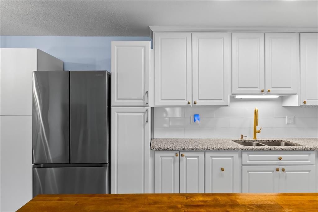 For Sale: $129,000 (2 beds, 1 baths, 905 Square Feet)