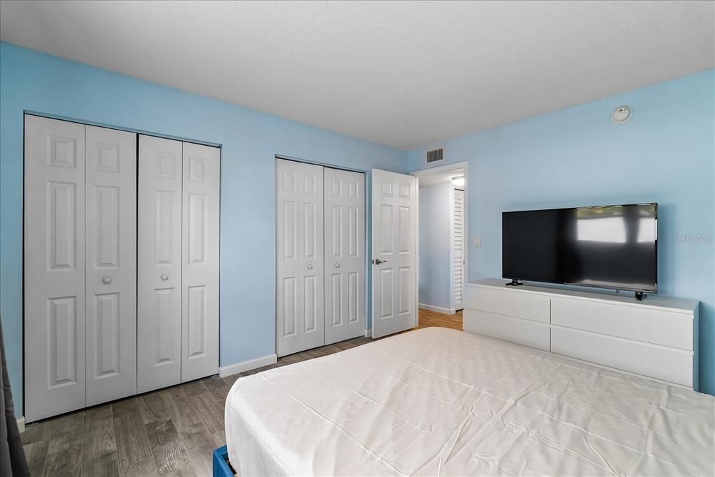 For Sale: $129,000 (2 beds, 1 baths, 905 Square Feet)