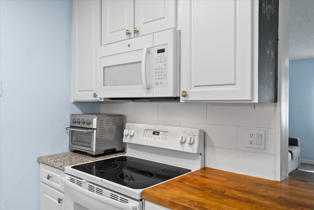 For Sale: $129,000 (2 beds, 1 baths, 905 Square Feet)