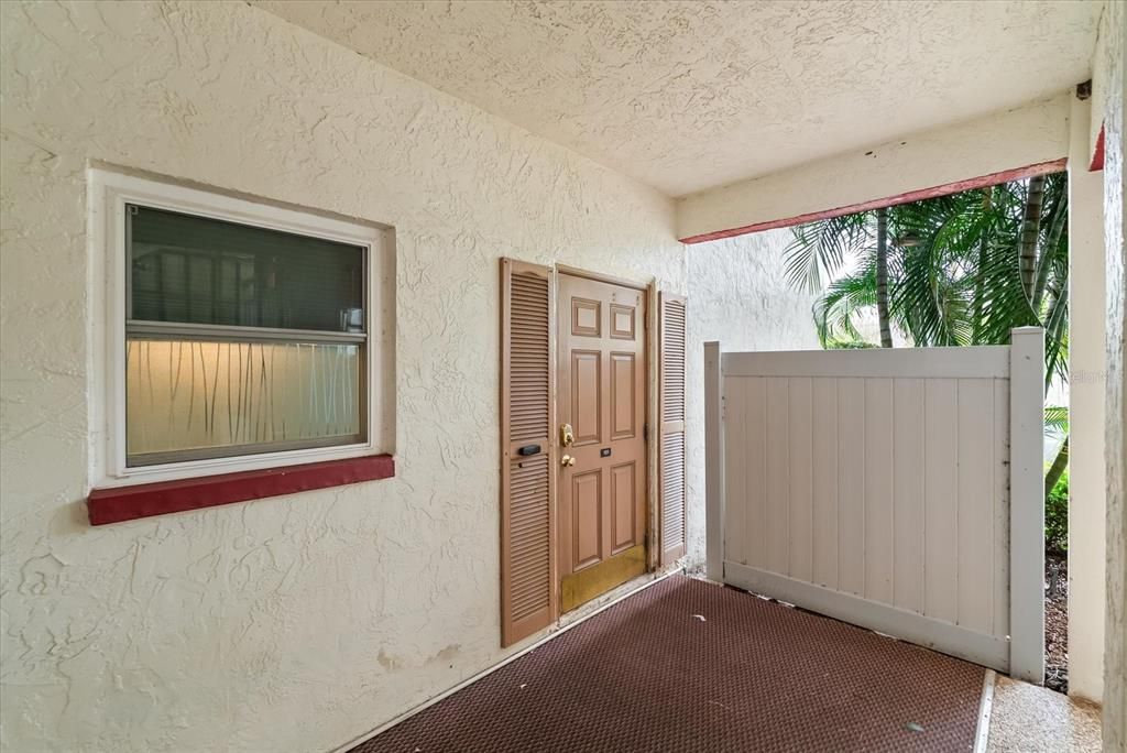 For Sale: $129,000 (2 beds, 1 baths, 905 Square Feet)