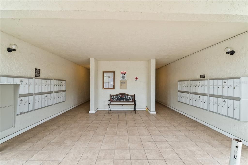 For Sale: $129,000 (2 beds, 1 baths, 905 Square Feet)