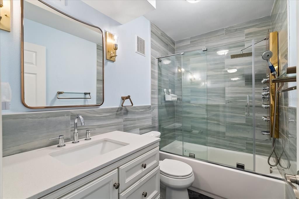 For Sale: $129,000 (2 beds, 1 baths, 905 Square Feet)