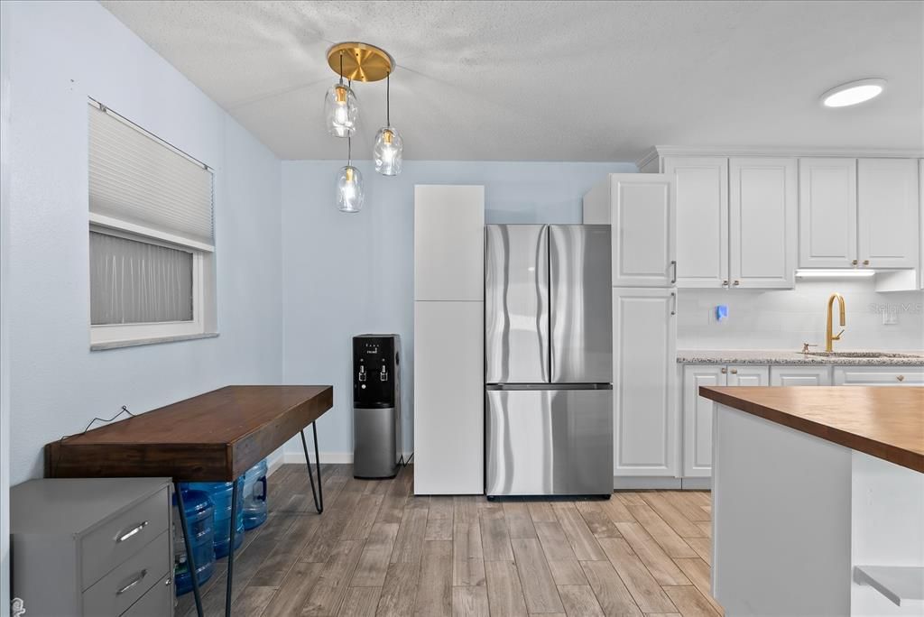 For Sale: $129,000 (2 beds, 1 baths, 905 Square Feet)