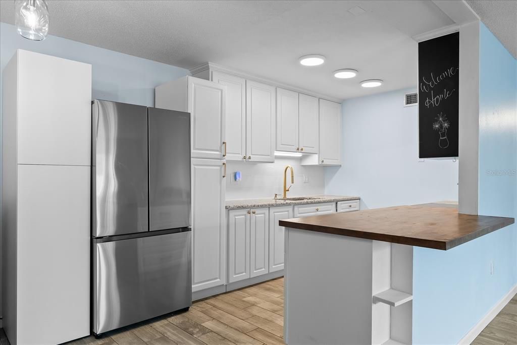 For Sale: $129,000 (2 beds, 1 baths, 905 Square Feet)