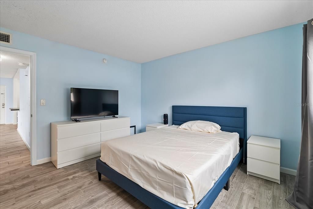 For Sale: $129,000 (2 beds, 1 baths, 905 Square Feet)