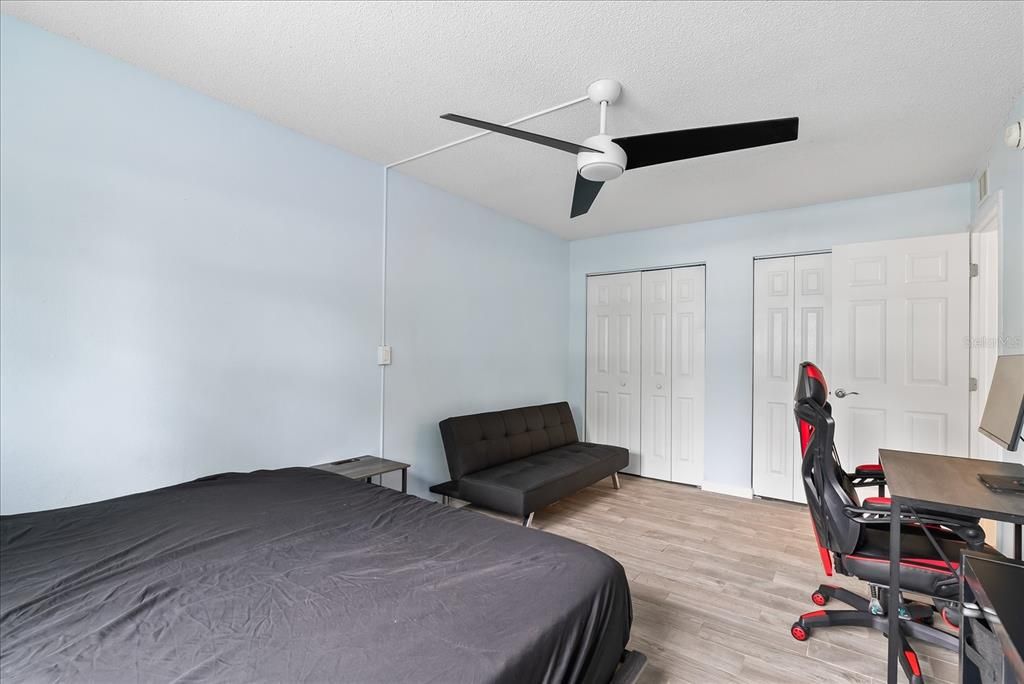 For Sale: $129,000 (2 beds, 1 baths, 905 Square Feet)