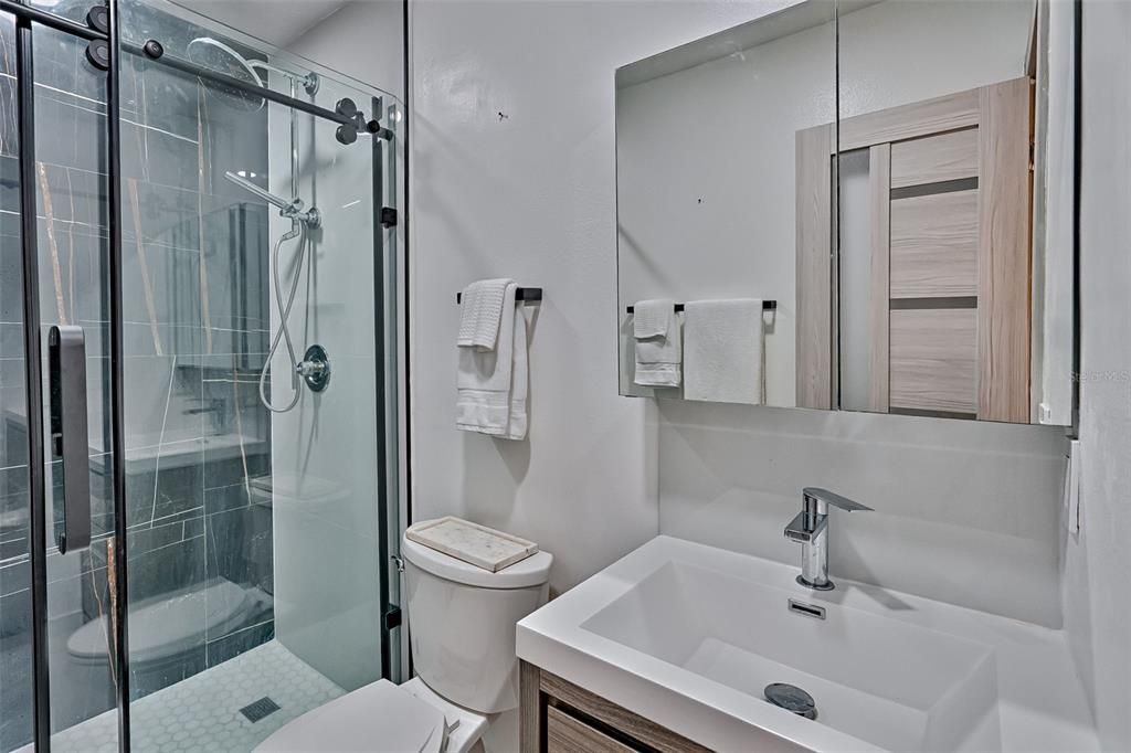 待售: $215,000 (2 贝兹, 2 浴室, 1016 平方英尺)