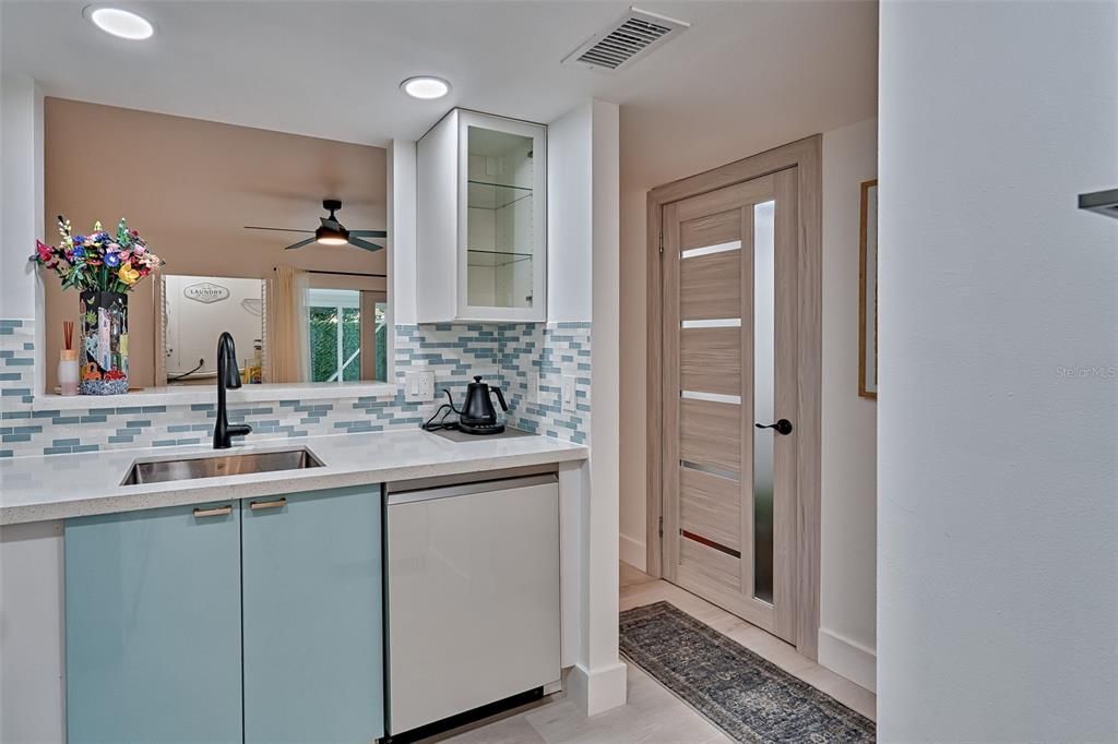 待售: $215,000 (2 贝兹, 2 浴室, 1016 平方英尺)