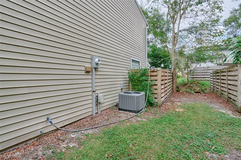 待售: $215,000 (2 贝兹, 2 浴室, 1016 平方英尺)