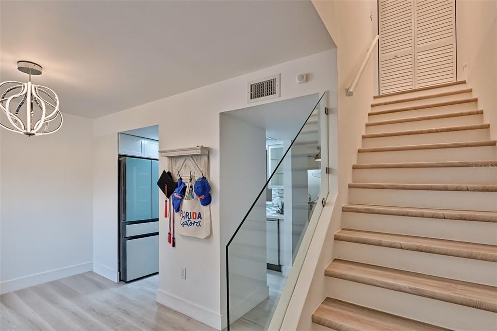 待售: $215,000 (2 贝兹, 2 浴室, 1016 平方英尺)